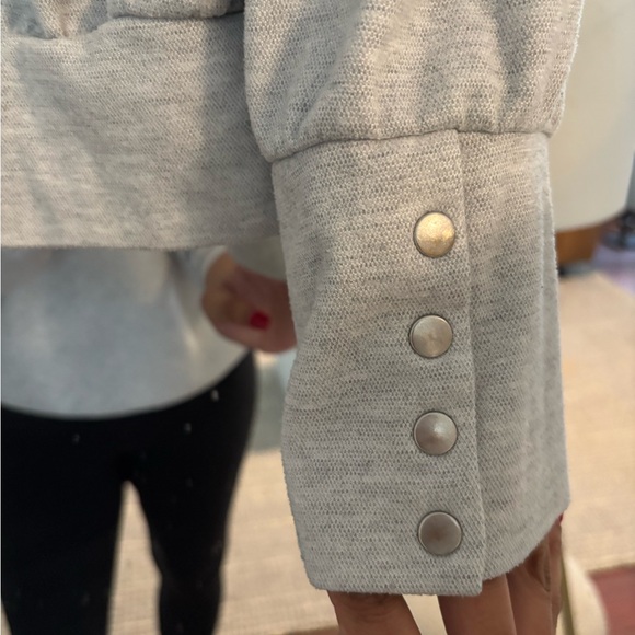 Evereve Heather Light Gray Crewneck Sweatshirt - Picture 2 of 3